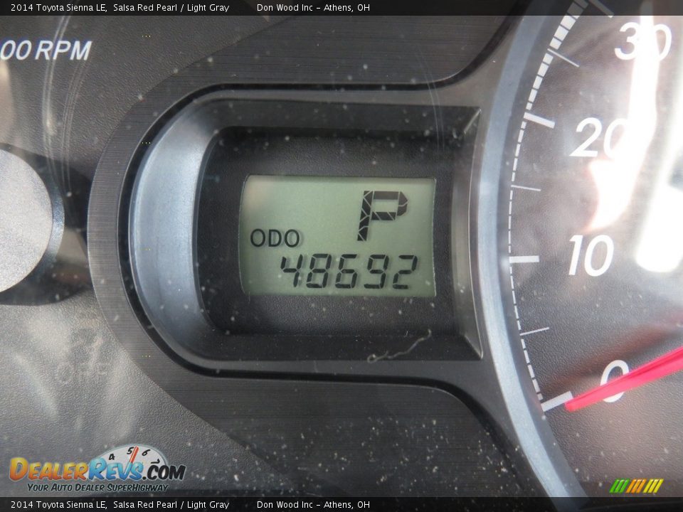 2014 Toyota Sienna LE Salsa Red Pearl / Light Gray Photo #34