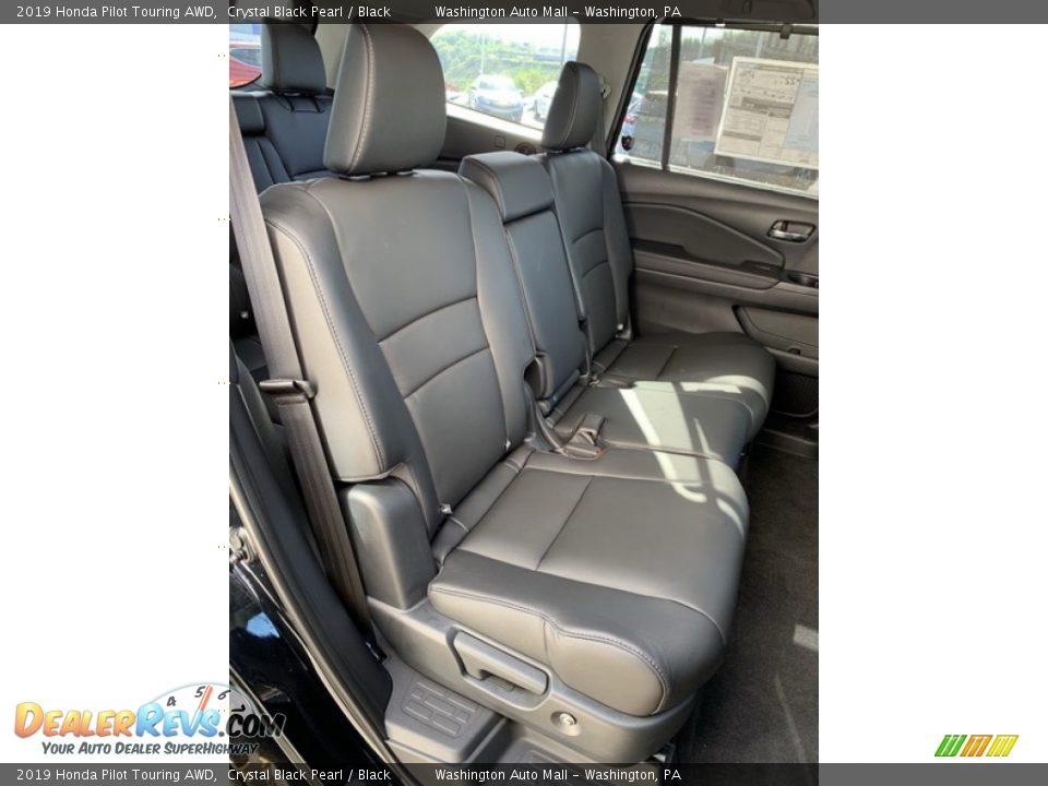 2019 Honda Pilot Touring AWD Crystal Black Pearl / Black Photo #28