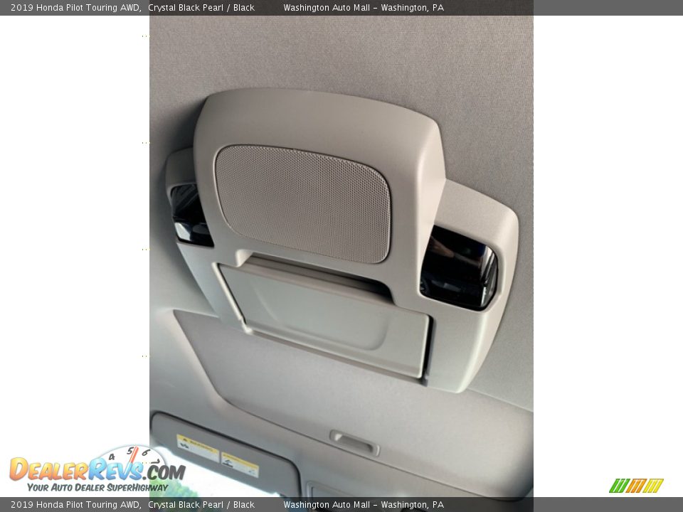 2019 Honda Pilot Touring AWD Crystal Black Pearl / Black Photo #32