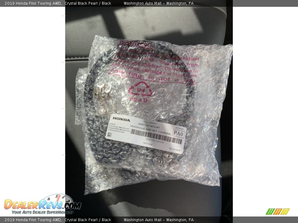 2019 Honda Pilot Touring AWD Crystal Black Pearl / Black Photo #34
