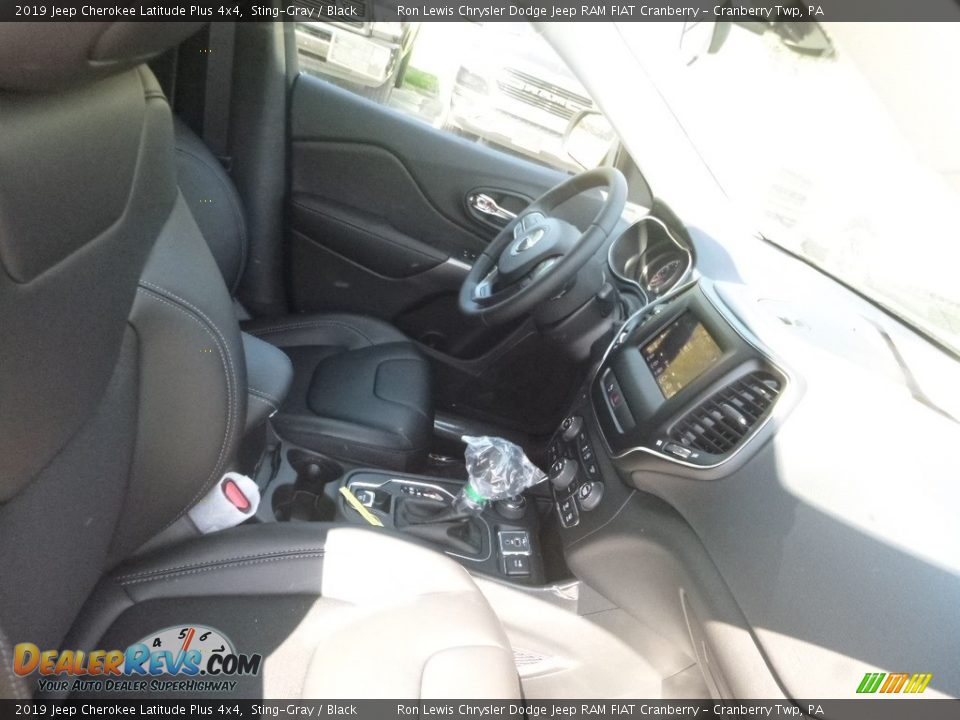 2019 Jeep Cherokee Latitude Plus 4x4 Sting-Gray / Black Photo #10