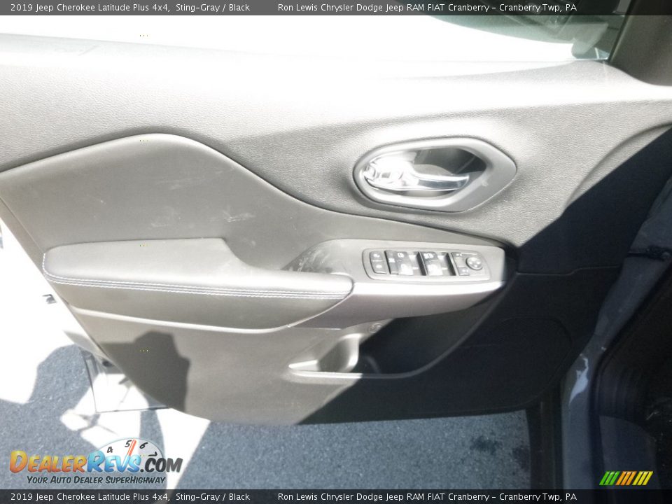2019 Jeep Cherokee Latitude Plus 4x4 Sting-Gray / Black Photo #13