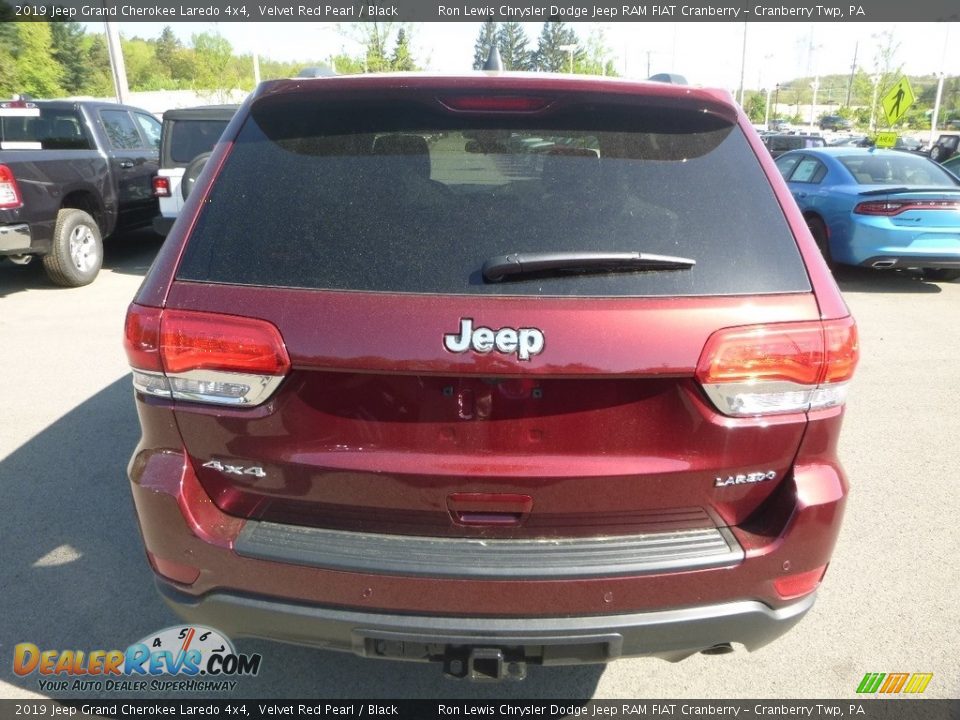 2019 Jeep Grand Cherokee Laredo 4x4 Velvet Red Pearl / Black Photo #4