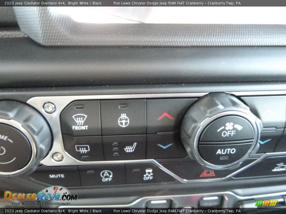 Controls of 2020 Jeep Gladiator Overland 4x4 Photo #20
