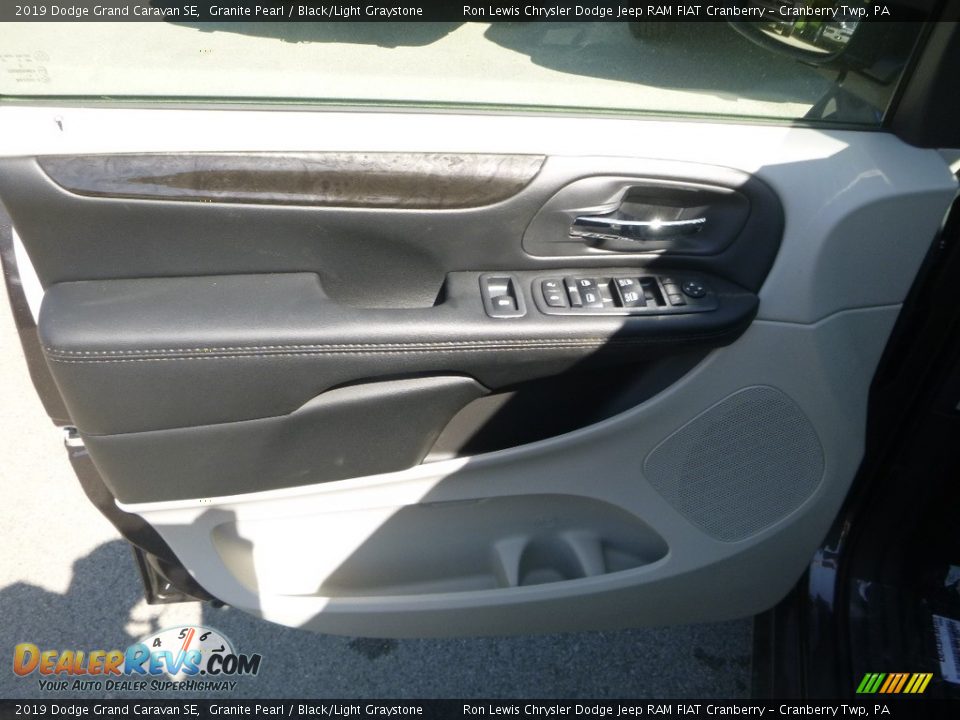 2019 Dodge Grand Caravan SE Granite Pearl / Black/Light Graystone Photo #13