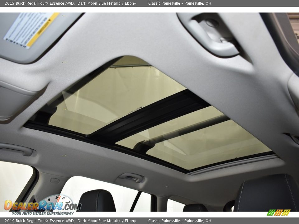 Sunroof of 2019 Buick Regal TourX Essence AWD Photo #7