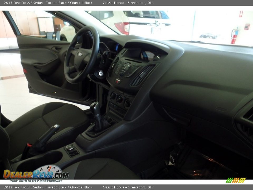 2013 Ford Focus S Sedan Tuxedo Black / Charcoal Black Photo #18
