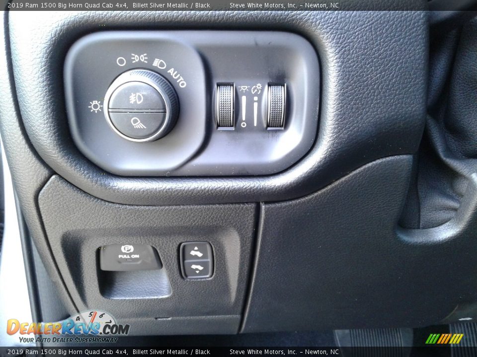 2019 Ram 1500 Big Horn Quad Cab 4x4 Billett Silver Metallic / Black Photo #15
