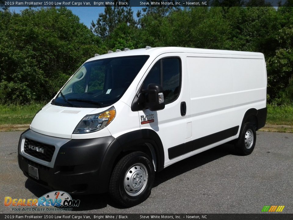 Front 3/4 View of 2019 Ram ProMaster 1500 Low Roof Cargo Van Photo #2