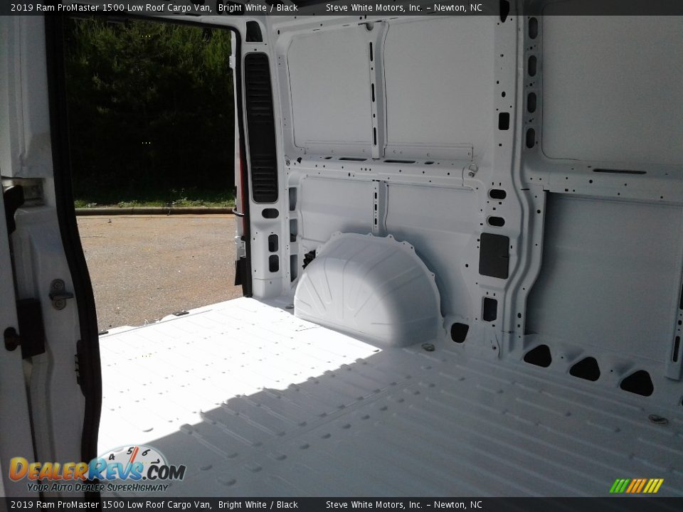 2019 Ram ProMaster 1500 Low Roof Cargo Van Bright White / Black Photo #12