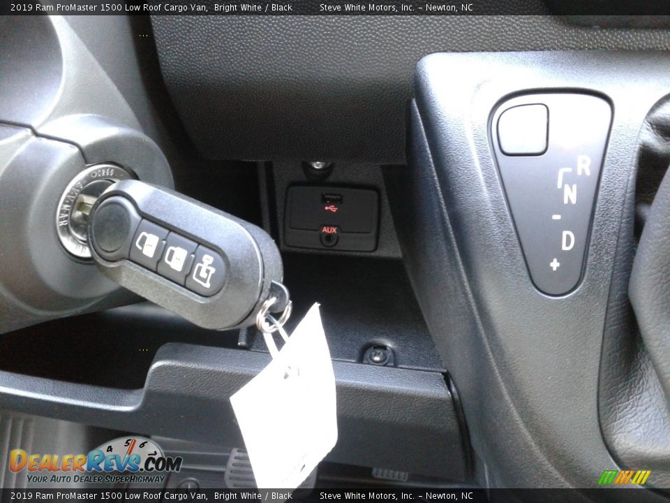 2019 Ram ProMaster 1500 Low Roof Cargo Van Bright White / Black Photo #19