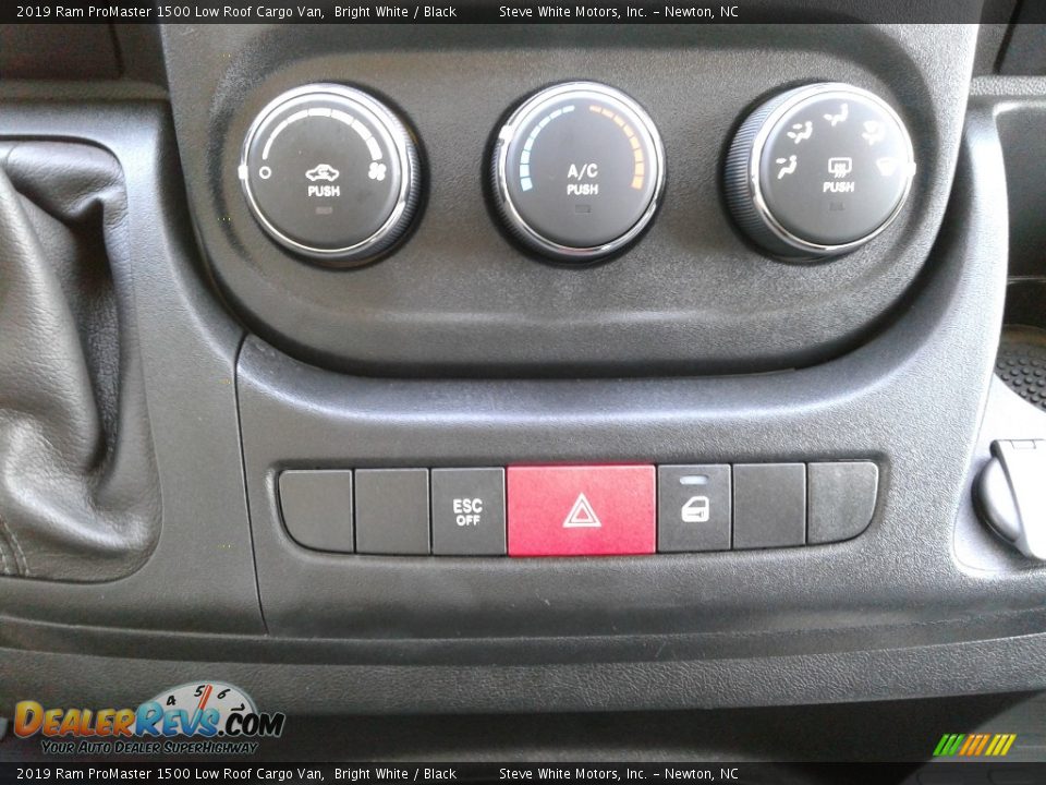 2019 Ram ProMaster 1500 Low Roof Cargo Van Bright White / Black Photo #23