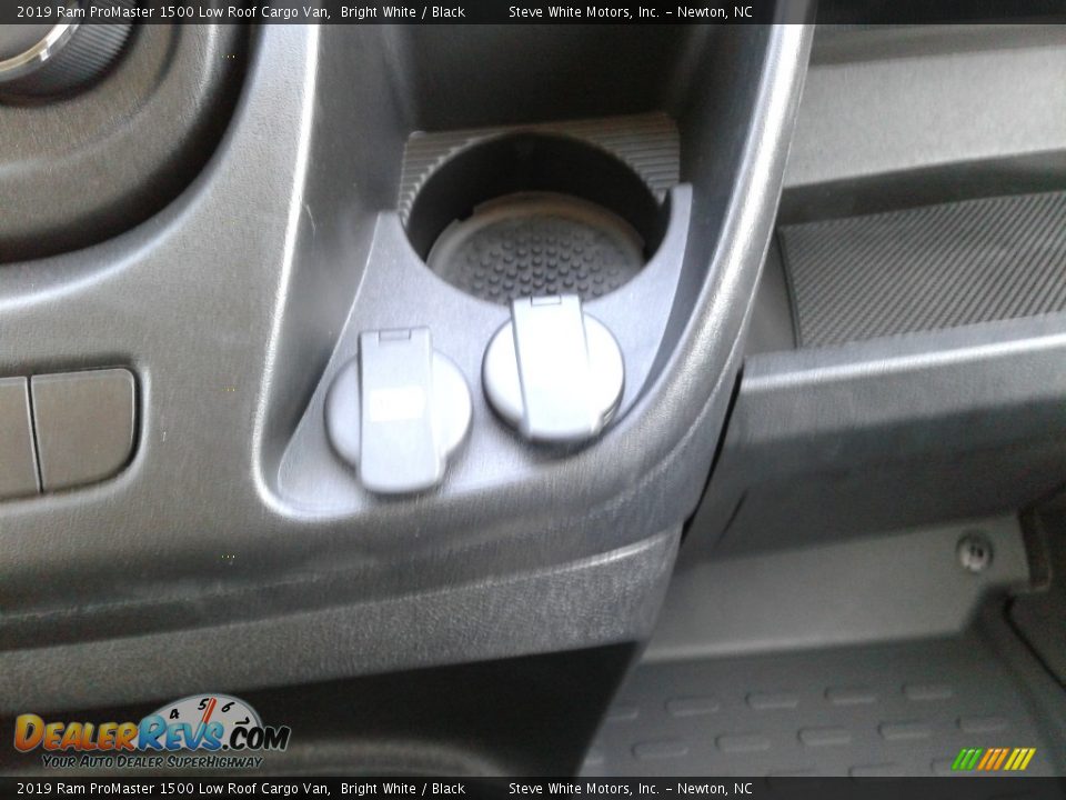 2019 Ram ProMaster 1500 Low Roof Cargo Van Bright White / Black Photo #24