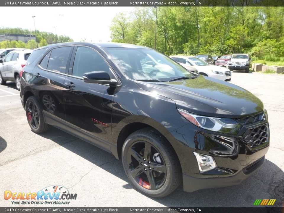 Front 3/4 View of 2019 Chevrolet Equinox LT AWD Photo #6