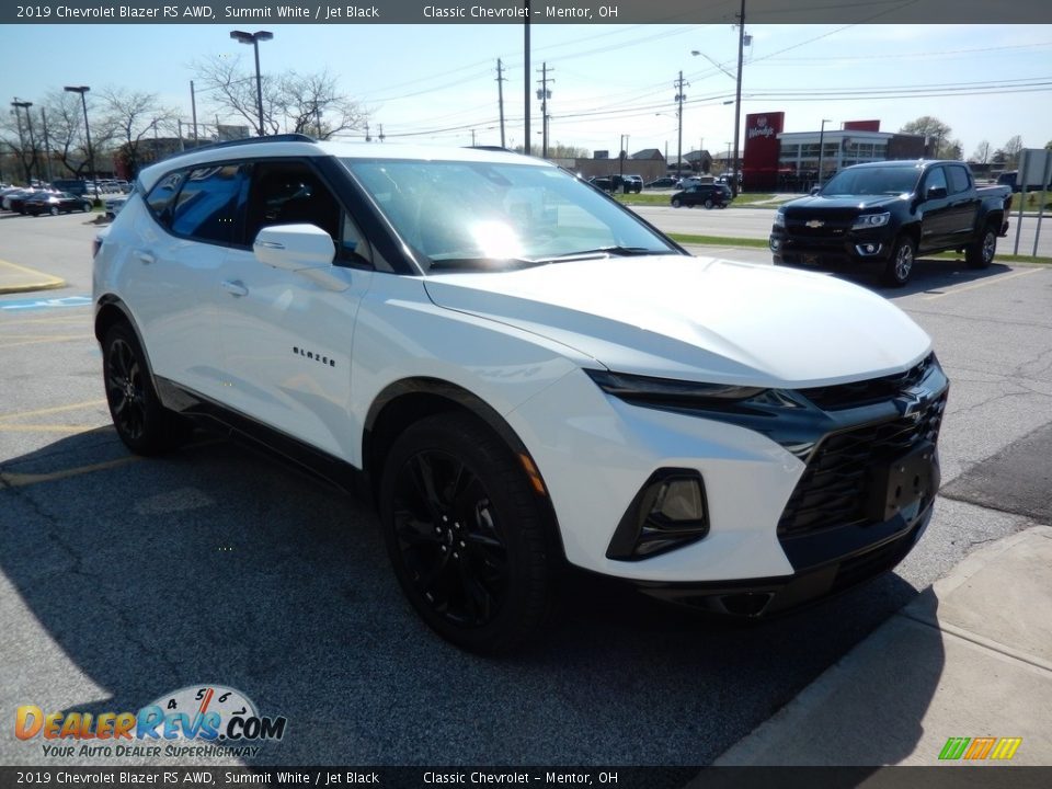 Front 3/4 View of 2019 Chevrolet Blazer RS AWD Photo #3
