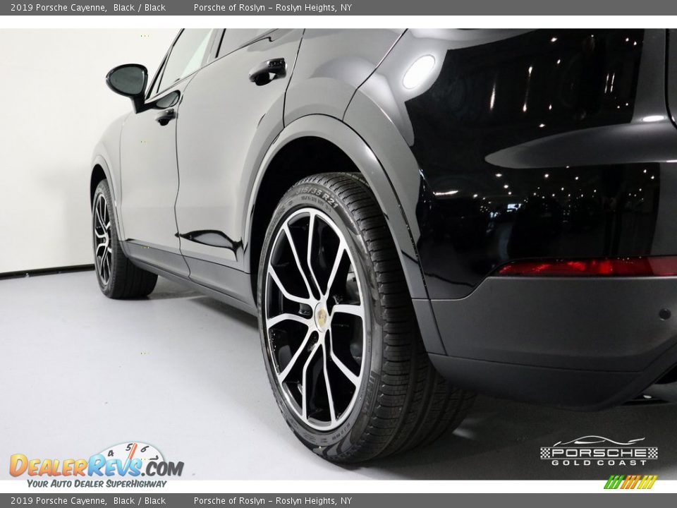2019 Porsche Cayenne Black / Black Photo #5