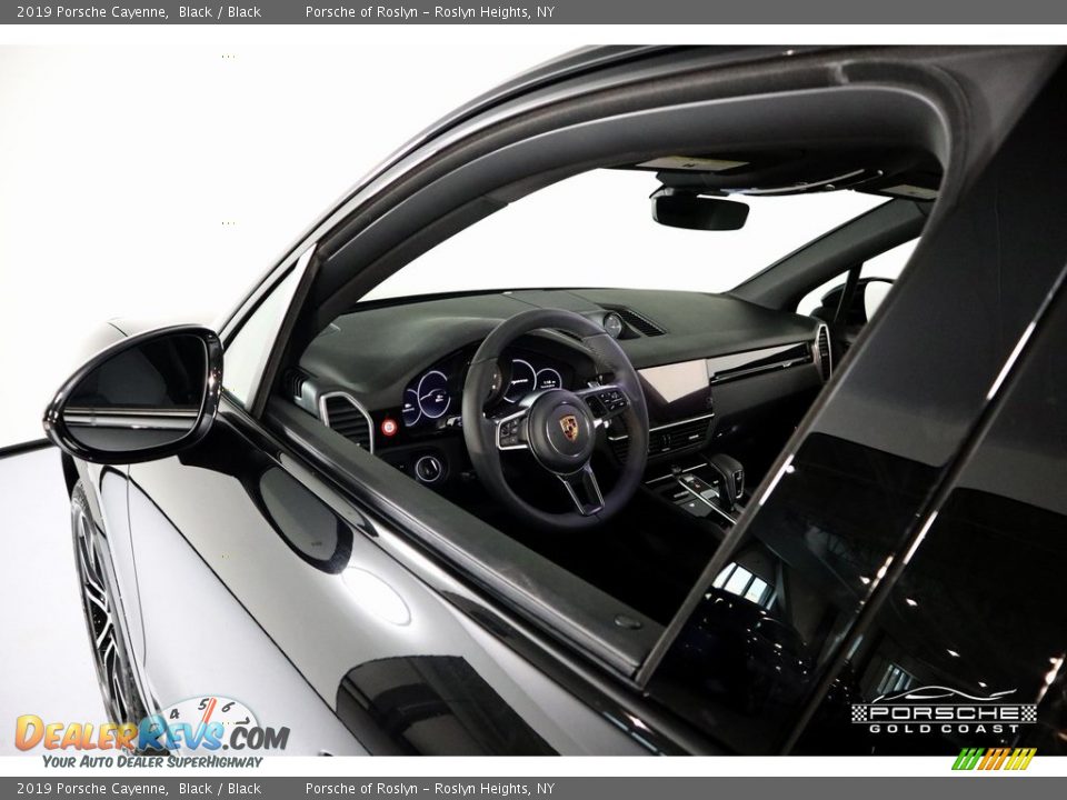 2019 Porsche Cayenne Black / Black Photo #12