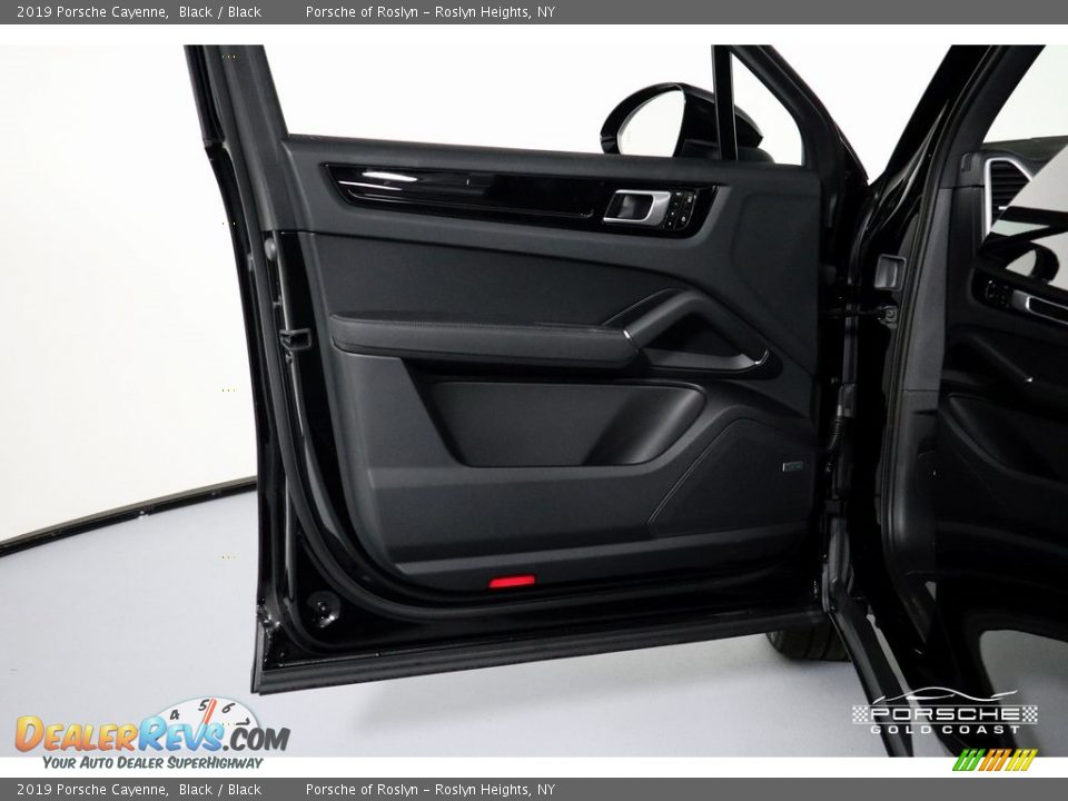 2019 Porsche Cayenne Black / Black Photo #13