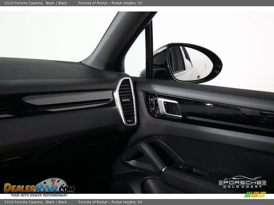 2019 Porsche Cayenne Black / Black Photo #18