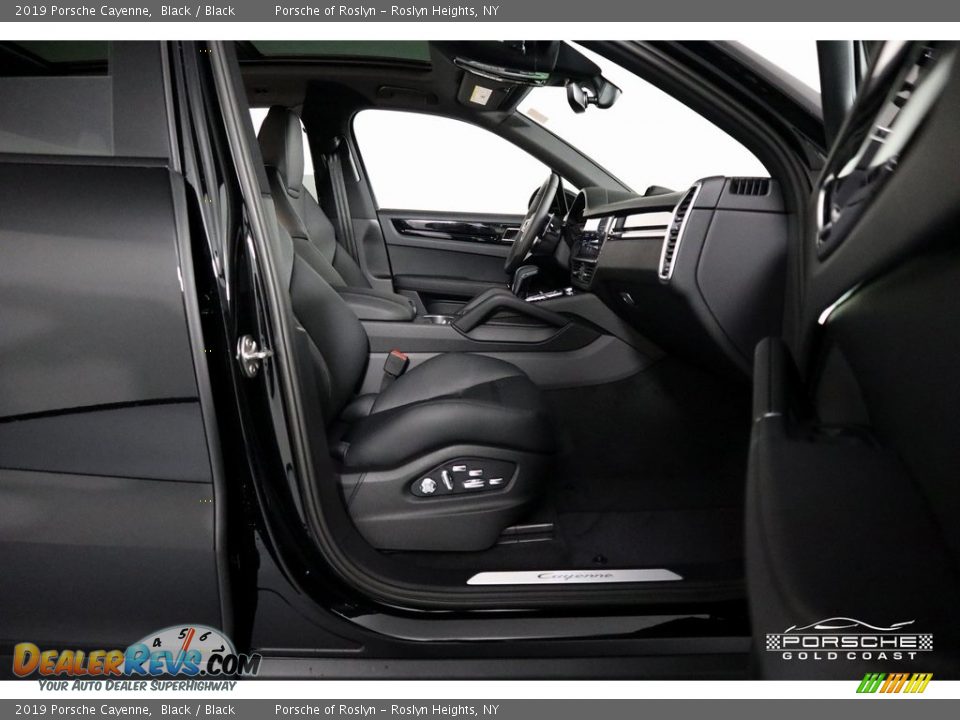2019 Porsche Cayenne Black / Black Photo #24