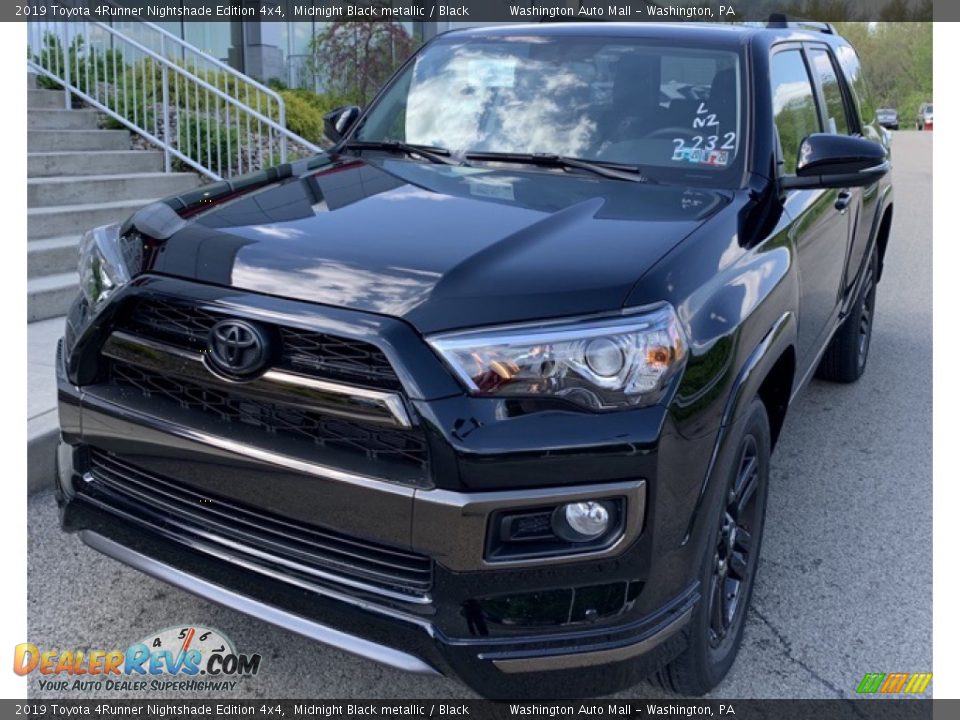 Front 3/4 View of 2019 Toyota 4Runner Nightshade Edition 4x4 Photo #1