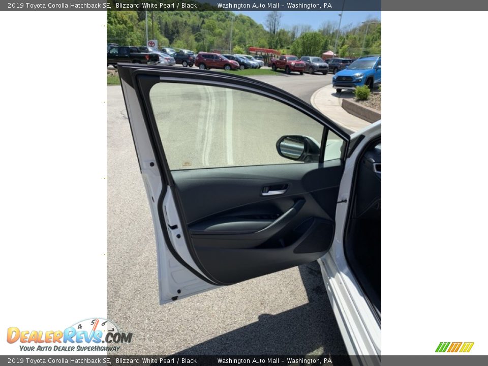 2019 Toyota Corolla Hatchback SE Blizzard White Pearl / Black Photo #8