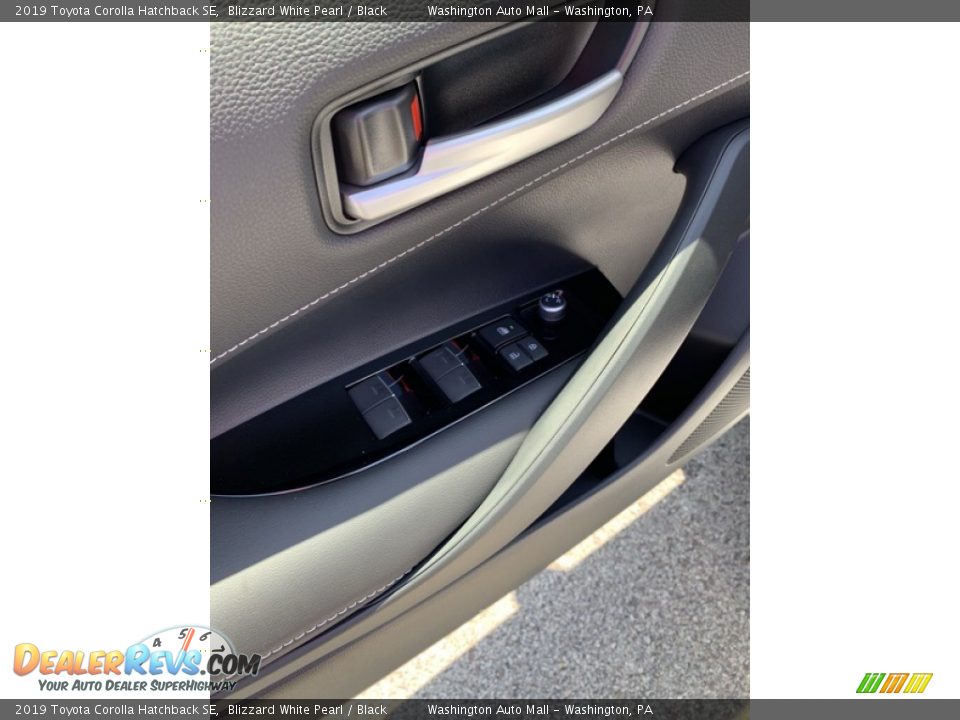 2019 Toyota Corolla Hatchback SE Blizzard White Pearl / Black Photo #9