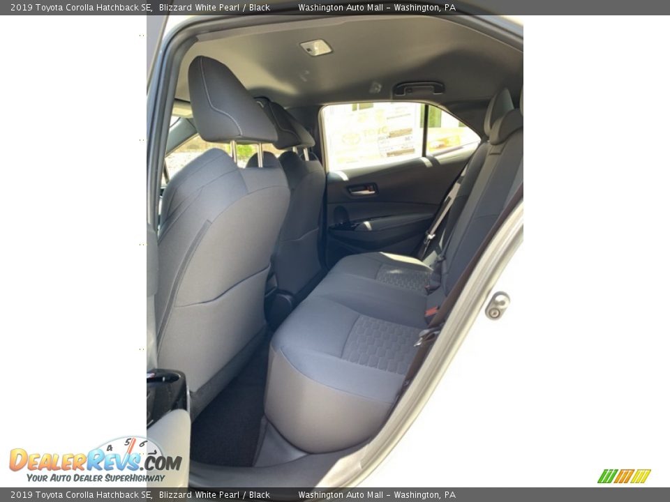 2019 Toyota Corolla Hatchback SE Blizzard White Pearl / Black Photo #18