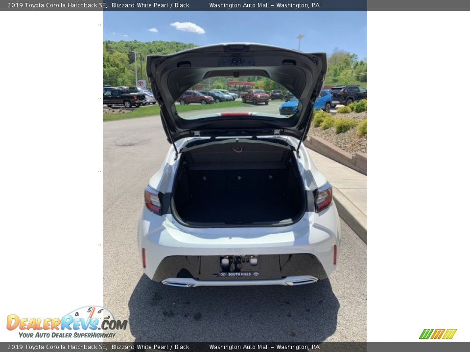 2019 Toyota Corolla Hatchback SE Blizzard White Pearl / Black Photo #19