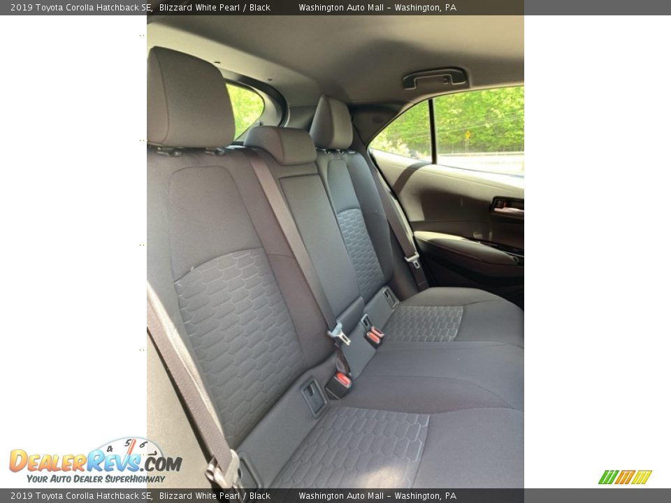 2019 Toyota Corolla Hatchback SE Blizzard White Pearl / Black Photo #24