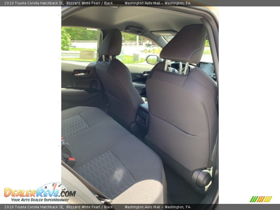 2019 Toyota Corolla Hatchback SE Blizzard White Pearl / Black Photo #25