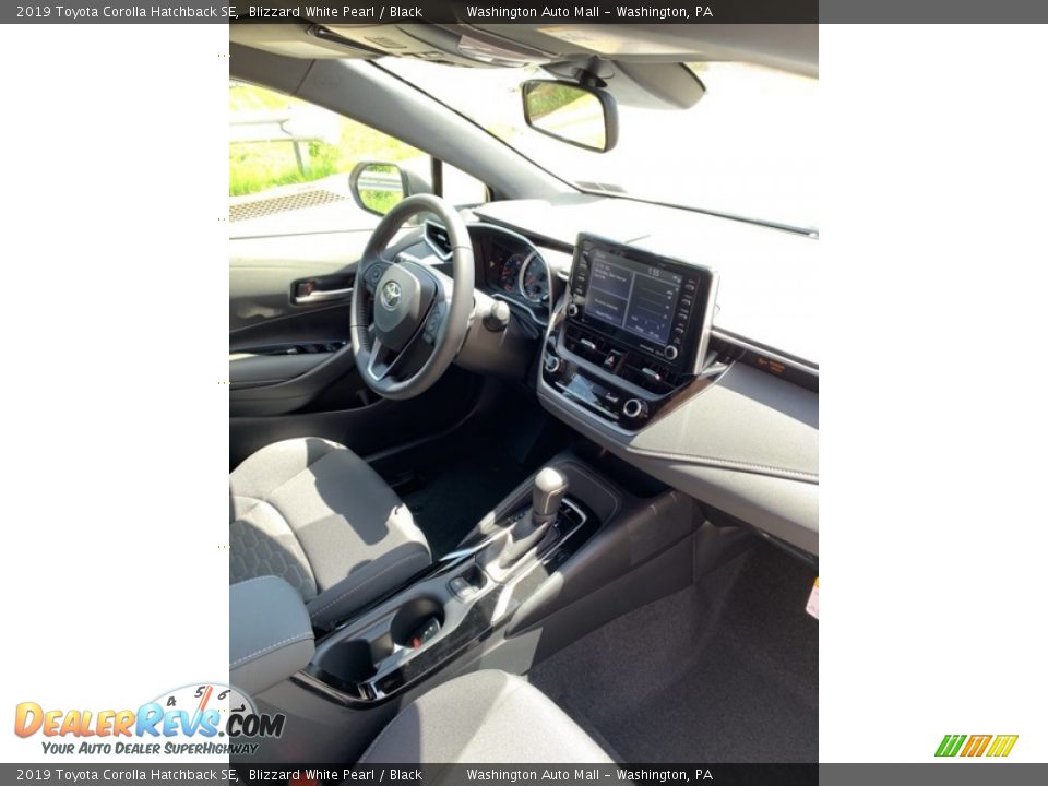 2019 Toyota Corolla Hatchback SE Blizzard White Pearl / Black Photo #28