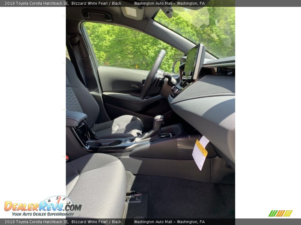 2019 Toyota Corolla Hatchback SE Blizzard White Pearl / Black Photo #29