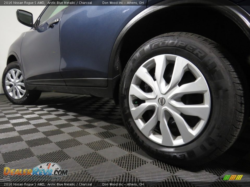 2016 Nissan Rogue S AWD Arctic Blue Metallic / Charcoal Photo #10