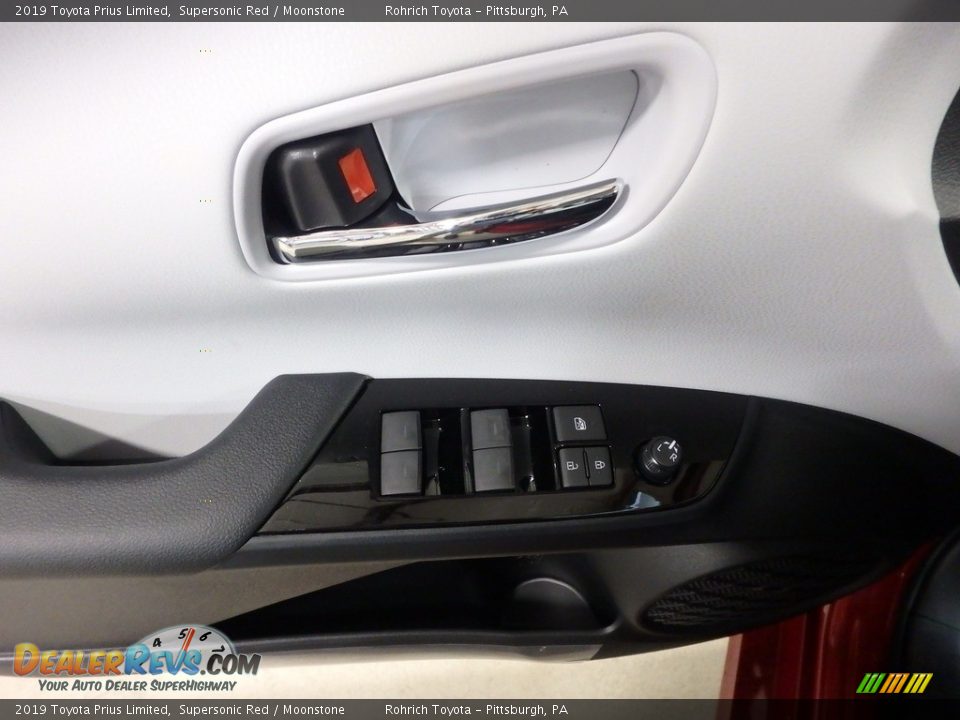 2019 Toyota Prius Limited Supersonic Red / Moonstone Photo #9