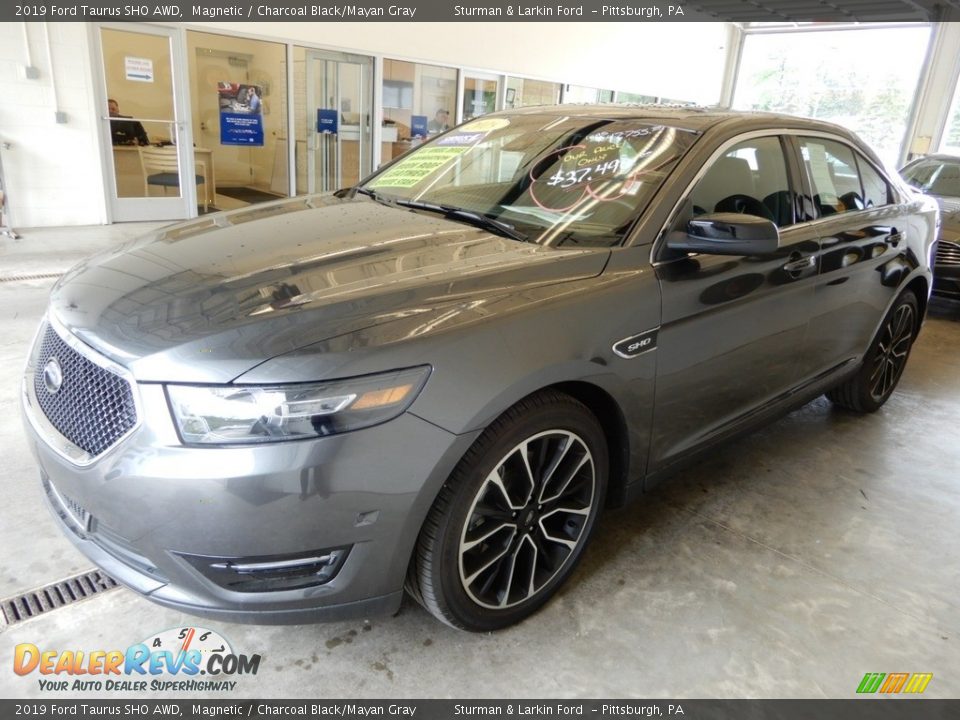 Front 3/4 View of 2019 Ford Taurus SHO AWD Photo #9