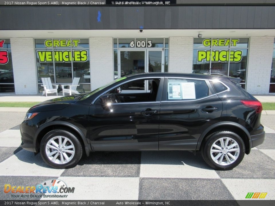 2017 Nissan Rogue Sport S AWD Magnetic Black / Charcoal Photo #1