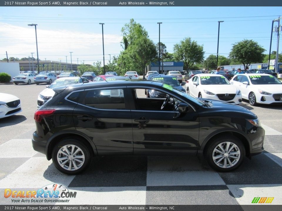 2017 Nissan Rogue Sport S AWD Magnetic Black / Charcoal Photo #3