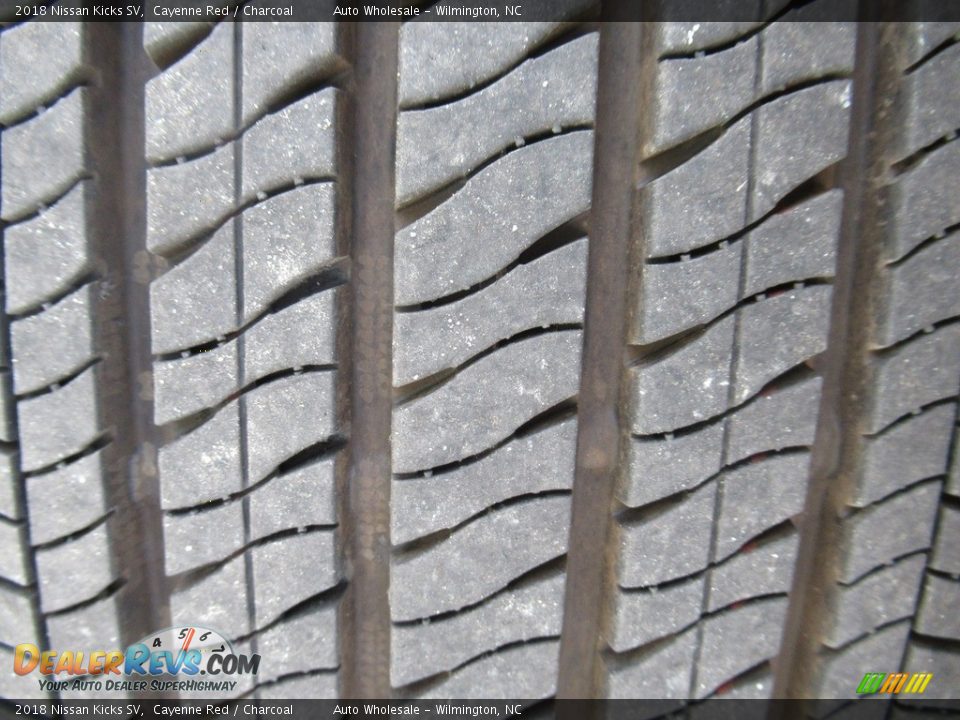 2018 Nissan Kicks SV Cayenne Red / Charcoal Photo #9