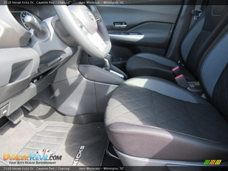 2018 Nissan Kicks SV Cayenne Red / Charcoal Photo #10