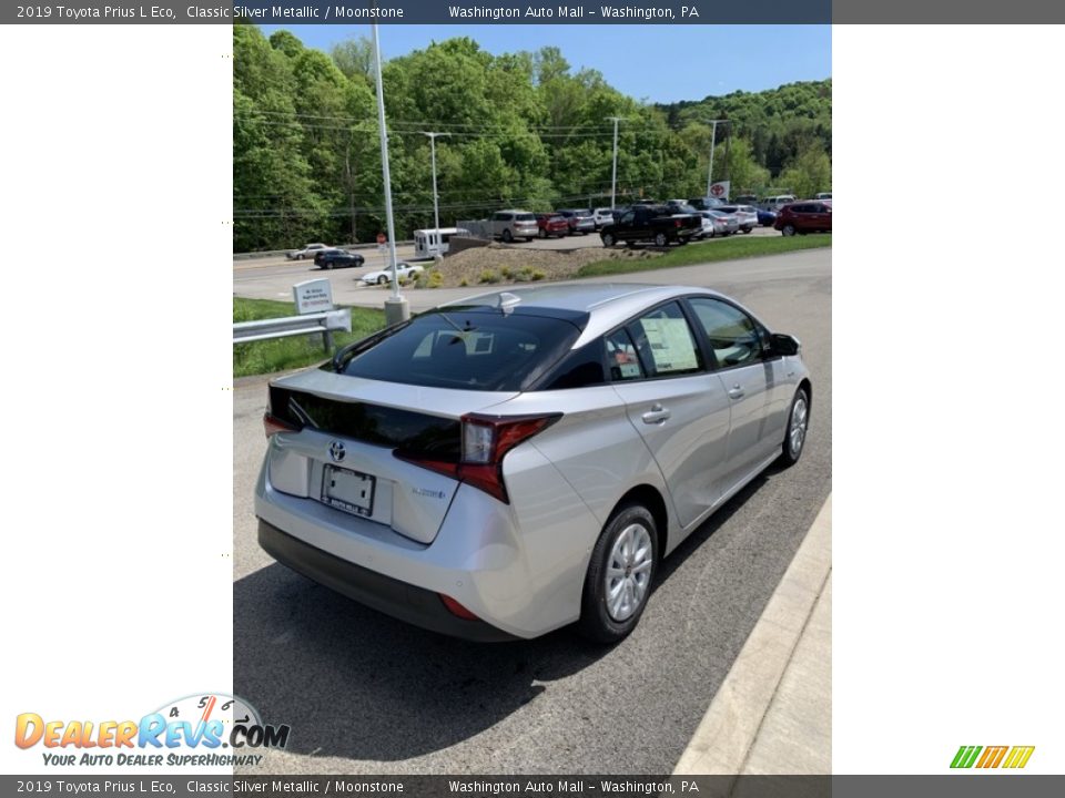 2019 Toyota Prius L Eco Classic Silver Metallic / Moonstone Photo #4