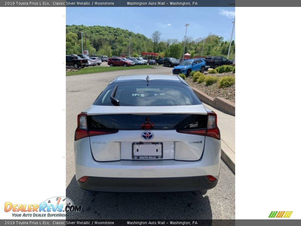 2019 Toyota Prius L Eco Classic Silver Metallic / Moonstone Photo #5