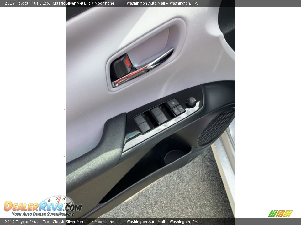 2019 Toyota Prius L Eco Classic Silver Metallic / Moonstone Photo #9