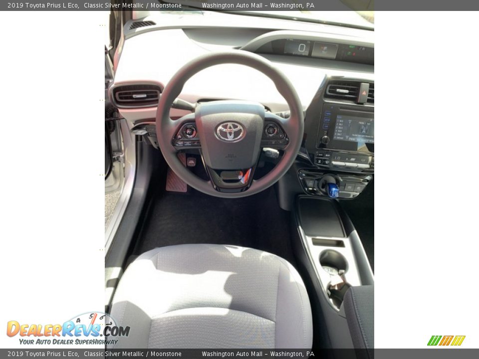 2019 Toyota Prius L Eco Classic Silver Metallic / Moonstone Photo #11