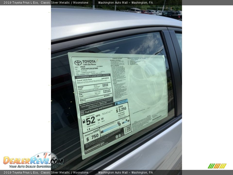 2019 Toyota Prius L Eco Classic Silver Metallic / Moonstone Photo #23