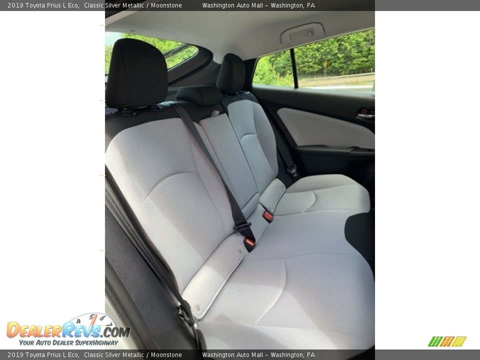 2019 Toyota Prius L Eco Classic Silver Metallic / Moonstone Photo #25