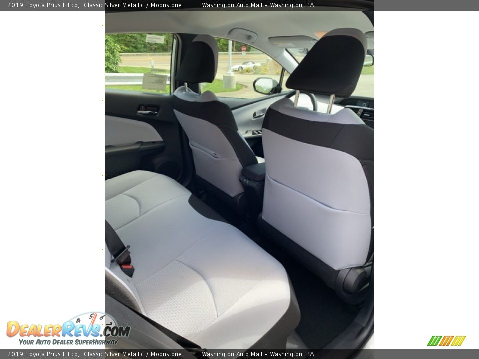 2019 Toyota Prius L Eco Classic Silver Metallic / Moonstone Photo #26