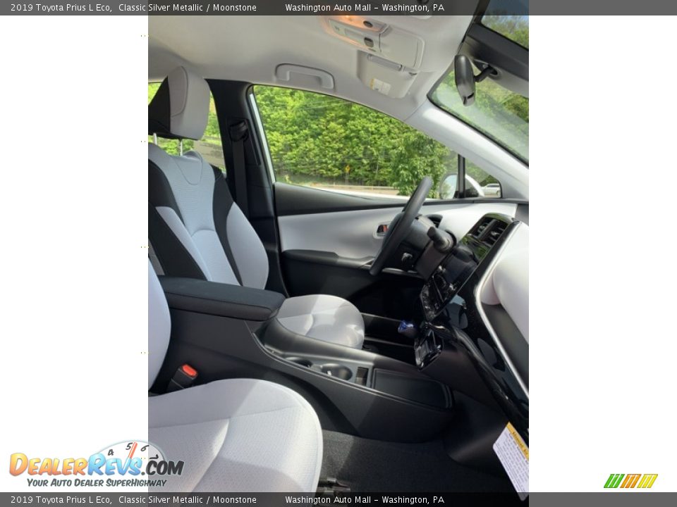 2019 Toyota Prius L Eco Classic Silver Metallic / Moonstone Photo #30