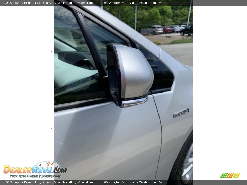2019 Toyota Prius L Eco Classic Silver Metallic / Moonstone Photo #31