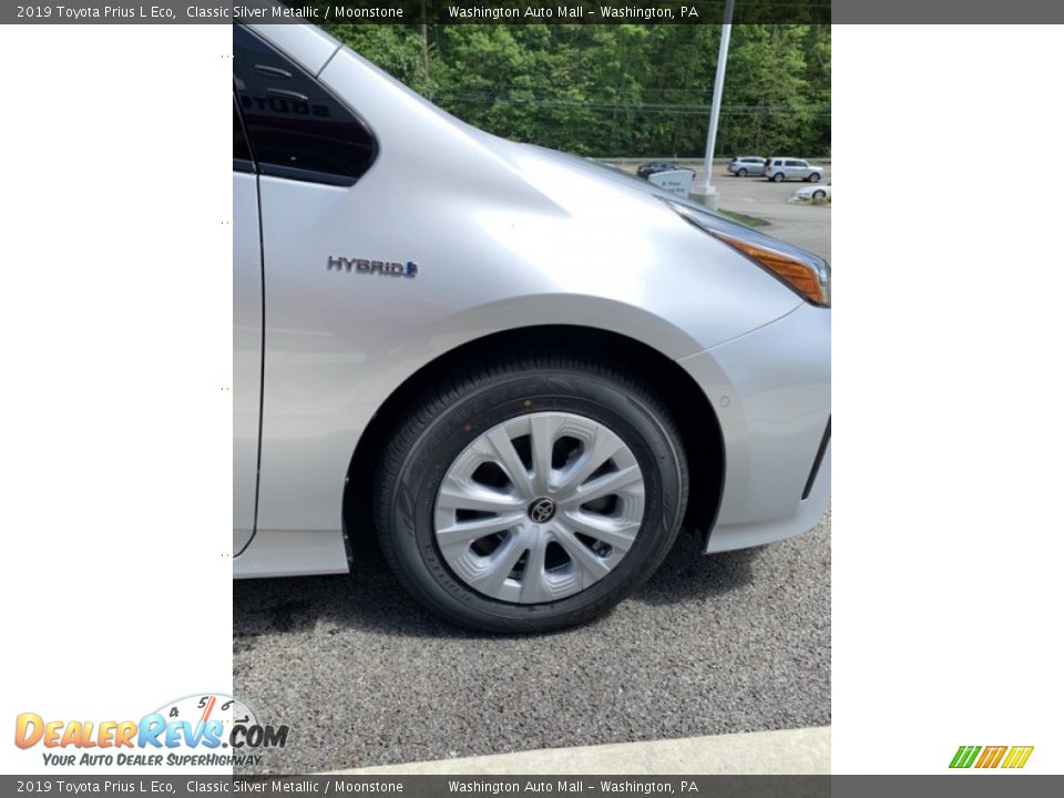 2019 Toyota Prius L Eco Classic Silver Metallic / Moonstone Photo #32